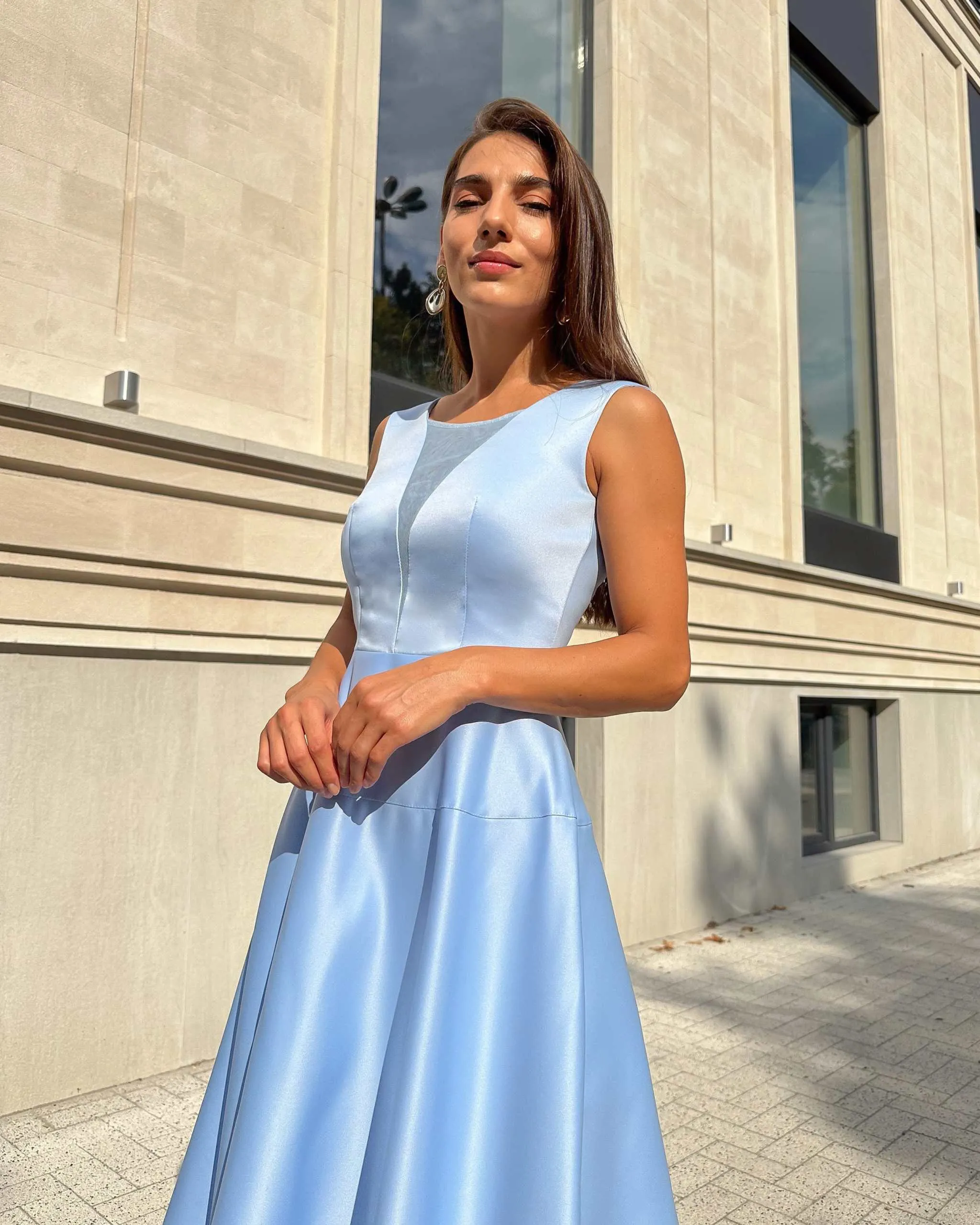 Rochie albastra midi cu decolteu
