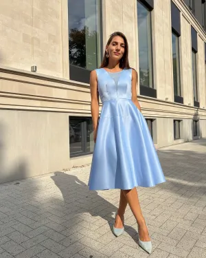Rochie albastra midi cu decolteu