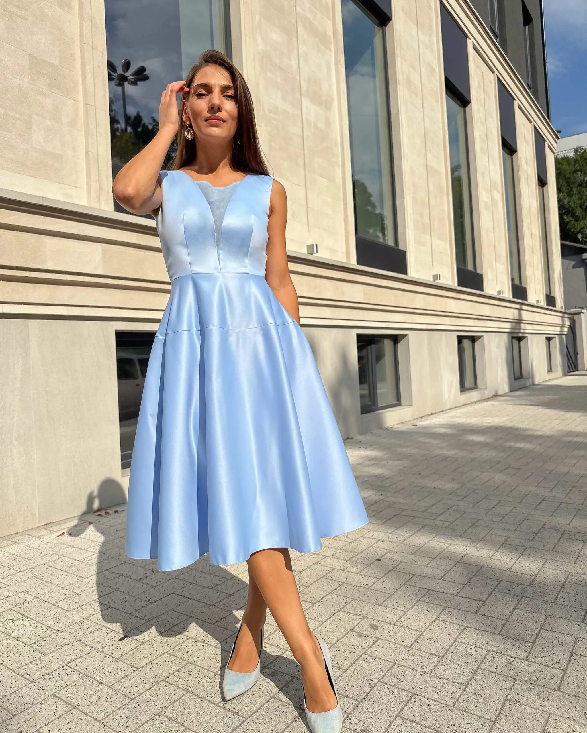 Rochie albastra midi cu decolteu